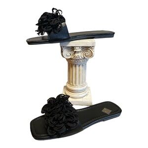 •Women Summer Fashion Flat Flower Design Sandals